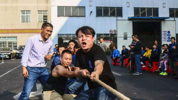 “譜運動華章,展湘江風采”-湘江電纜集團2017職工運動會熱烈舉行 “譜運動華章,展湘江風采”-湘江電纜集團2017職工運動會熱烈舉行