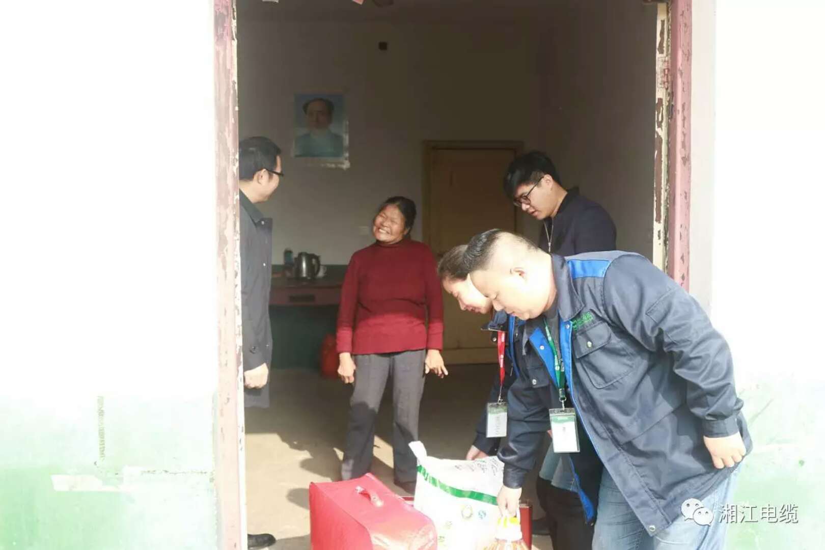 愛心凝聚力量，希望成就未來。湘江電纜參與“精準扶貧”